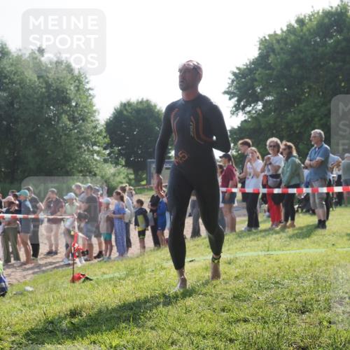 15.06.2025 - 27. Vierlanden-Triathlon KatJ http://msf.ph/oto/7978893 15.06.2025 08:41:24 Schwimmen 22, 111, 138, 176 meine-sportfotos.de