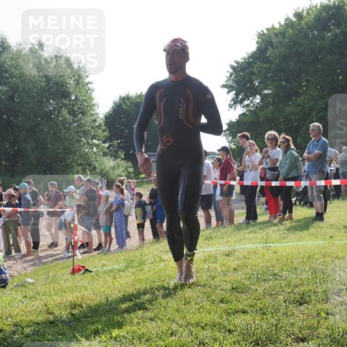 15.06.2025 - 27. Vierlanden-Triathlon KatJ http://msf.ph/oto/7978899 15.06.2025 08:41:24 Schwimmen 22, 111, 138, 176 meine-sportfotos.de