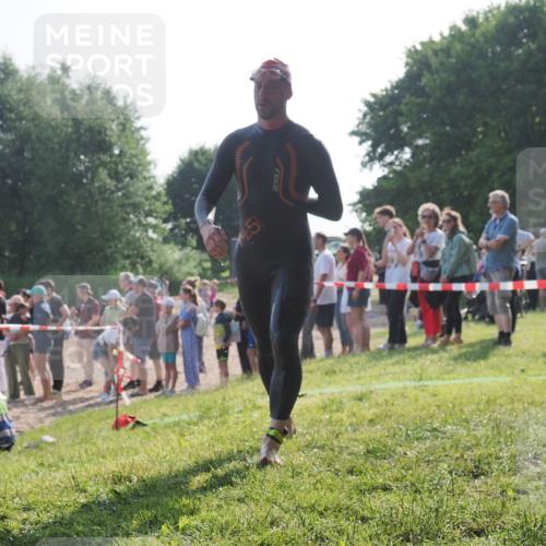 15.06.2025 - 27. Vierlanden-Triathlon KatJ http://msf.ph/oto/7978902 15.06.2025 08:41:24 Schwimmen 22, 111, 138, 176 meine-sportfotos.de
