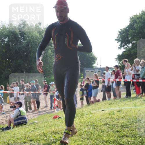 15.06.2025 - 27. Vierlanden-Triathlon KatJ http://msf.ph/oto/7978913 15.06.2025 08:41:25 Schwimmen 22, 111, 138, 176 meine-sportfotos.de