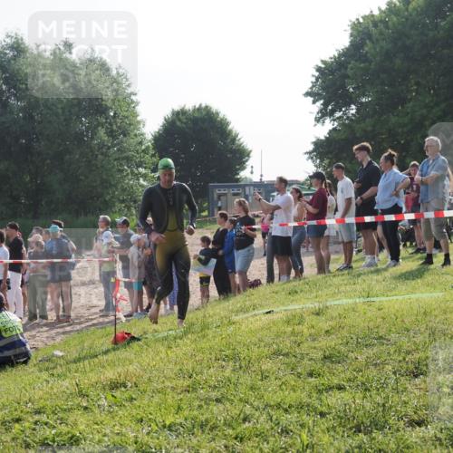 15.06.2025 - 27. Vierlanden-Triathlon KatJ http://msf.ph/oto/7978919 15.06.2025 08:41:49 Schwimmen 122 meine-sportfotos.de