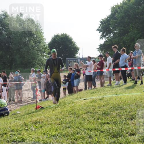 15.06.2025 - 27. Vierlanden-Triathlon KatJ http://msf.ph/oto/7978921 15.06.2025 08:41:49 Schwimmen 122 meine-sportfotos.de