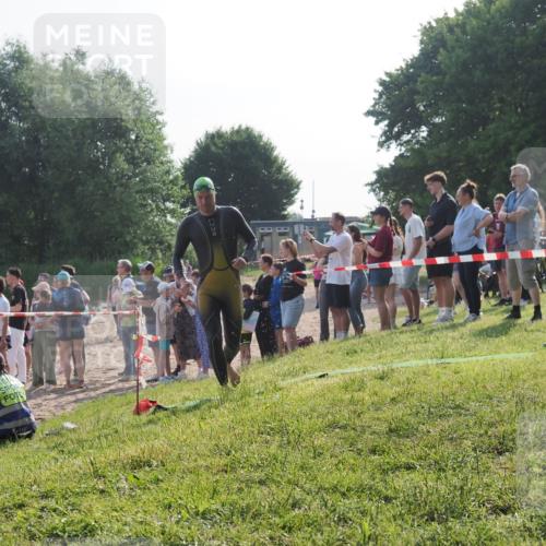 15.06.2025 - 27. Vierlanden-Triathlon KatJ http://msf.ph/oto/7978928 15.06.2025 08:41:49 Schwimmen 122 meine-sportfotos.de