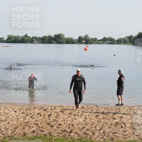 21.06.2025 - 27. Vierlanden-Triathlon MichiJ http://msf.ph/oto/7978929 15.06.2026 08:52:44 Schwimmen 98, 233 meine-sportfotos.de