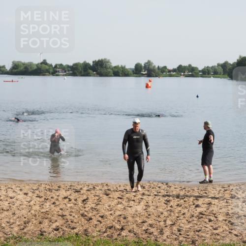 21.06.2025 - 27. Vierlanden-Triathlon MichiJ http://msf.ph/oto/7978932 15.06.2026 08:52:44 Schwimmen 98, 233 meine-sportfotos.de