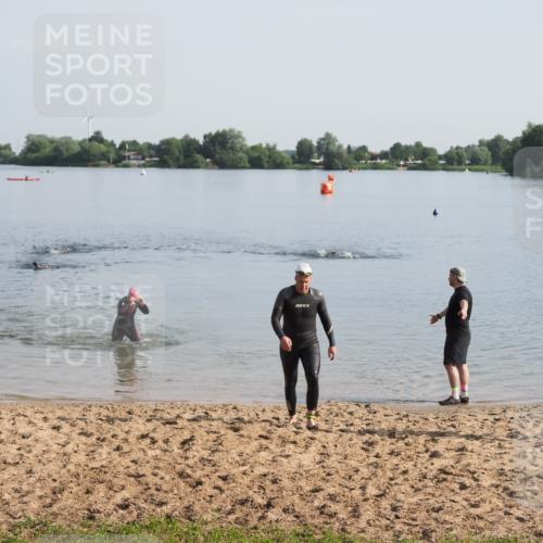 21.06.2025 - 27. Vierlanden-Triathlon MichiJ http://msf.ph/oto/7978935 15.06.2026 08:52:44 Schwimmen 98, 233 meine-sportfotos.de