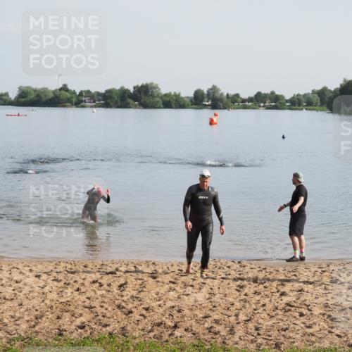 21.06.2025 - 27. Vierlanden-Triathlon MichiJ http://msf.ph/oto/7978941 15.06.2026 08:52:45 Schwimmen 98, 233 meine-sportfotos.de