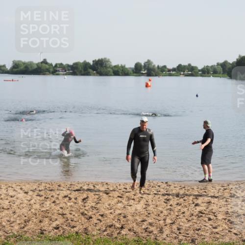 21.06.2025 - 27. Vierlanden-Triathlon MichiJ http://msf.ph/oto/7978944 15.06.2026 08:52:45 Schwimmen 98, 233 meine-sportfotos.de