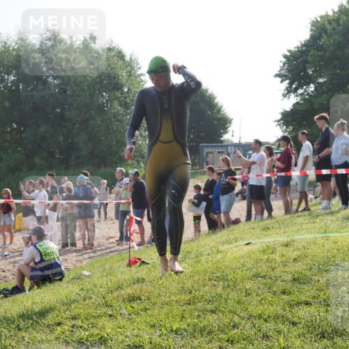 15.06.2025 - 27. Vierlanden-Triathlon KatJ http://msf.ph/oto/7978955 15.06.2025 08:41:51 Schwimmen 122 meine-sportfotos.de