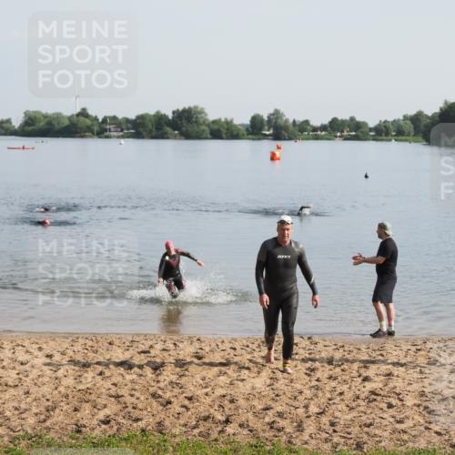 21.06.2025 - 27. Vierlanden-Triathlon MichiJ http://msf.ph/oto/7978957 15.06.2026 08:52:46 Schwimmen 98, 233 meine-sportfotos.de