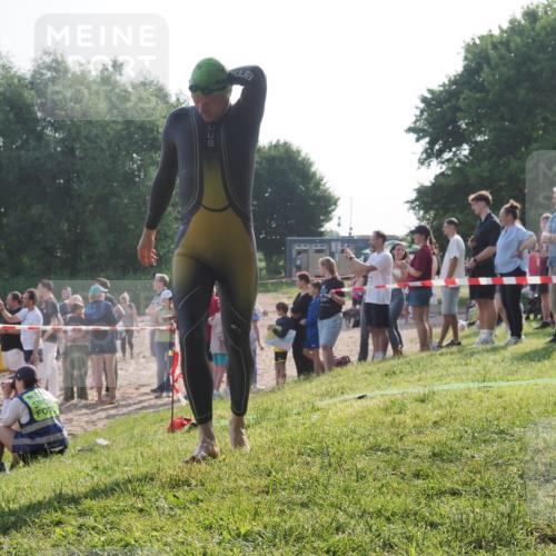 15.06.2025 - 27. Vierlanden-Triathlon KatJ http://msf.ph/oto/7978958 15.06.2025 08:41:51 Schwimmen 122 meine-sportfotos.de