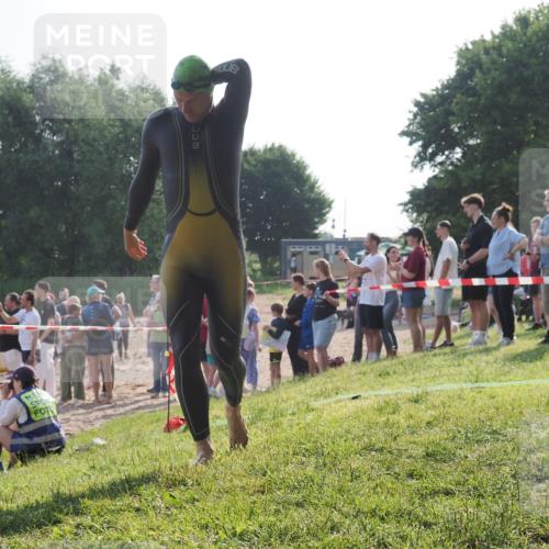 15.06.2025 - 27. Vierlanden-Triathlon KatJ http://msf.ph/oto/7978961 15.06.2025 08:41:51 Schwimmen 122 meine-sportfotos.de