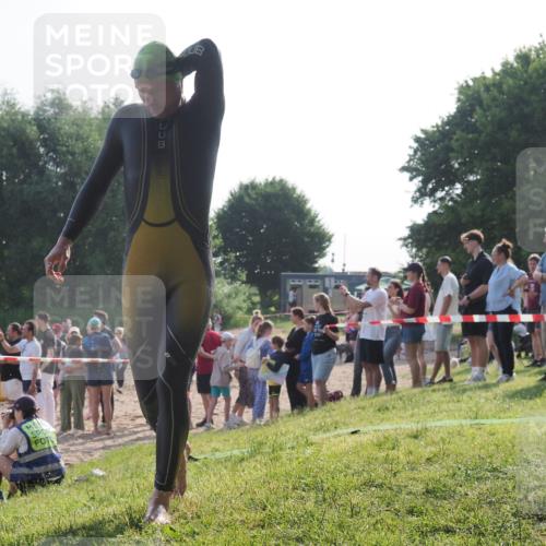 15.06.2025 - 27. Vierlanden-Triathlon KatJ http://msf.ph/oto/7978970 15.06.2025 08:41:52 Schwimmen 122 meine-sportfotos.de