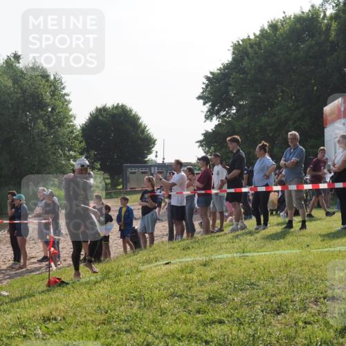 15.06.2025 - 27. Vierlanden-Triathlon KatJ http://msf.ph/oto/7978973 15.06.2025 08:42:10 Schwimmen 121, 128, 135 meine-sportfotos.de