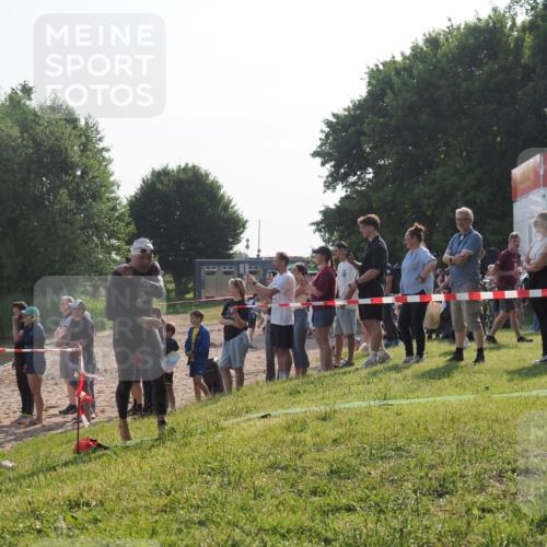 15.06.2025 - 27. Vierlanden-Triathlon KatJ http://msf.ph/oto/7978977 15.06.2025 08:42:10 Schwimmen 121, 128, 135 meine-sportfotos.de