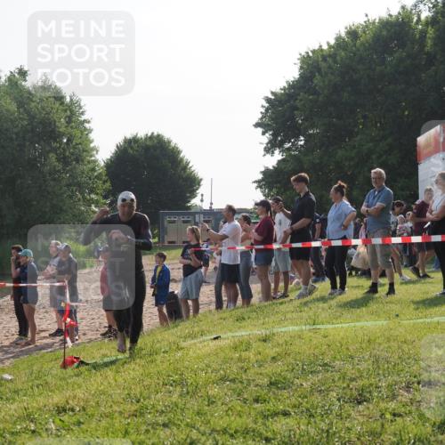 15.06.2025 - 27. Vierlanden-Triathlon KatJ http://msf.ph/oto/7978984 15.06.2025 08:42:10 Schwimmen 121, 128, 135 meine-sportfotos.de
