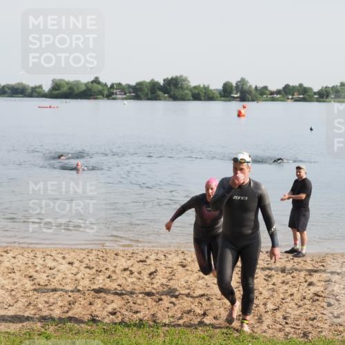 21.06.2025 - 27. Vierlanden-Triathlon MichiJ http://msf.ph/oto/7978989 15.06.2026 08:52:49 Schwimmen 98, 233 meine-sportfotos.de