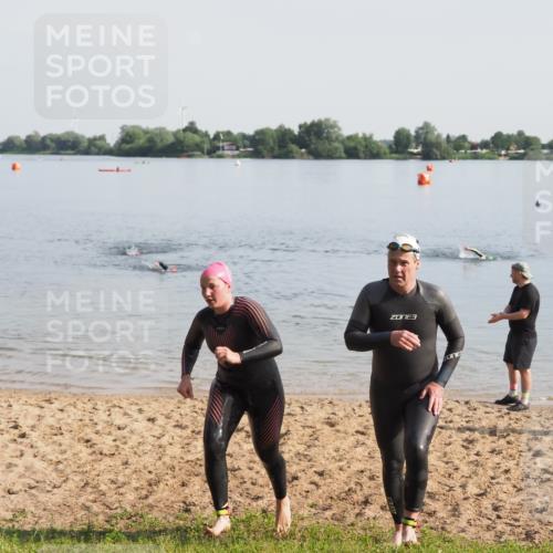 21.06.2025 - 27. Vierlanden-Triathlon MichiJ http://msf.ph/oto/7979006 15.06.2026 08:52:50 Schwimmen 98, 233 meine-sportfotos.de