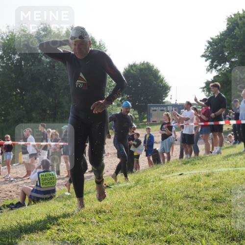 15.06.2025 - 27. Vierlanden-Triathlon KatJ http://msf.ph/oto/7979023 15.06.2025 08:42:13 Schwimmen 71, 121, 128, 135, 191 meine-sportfotos.de