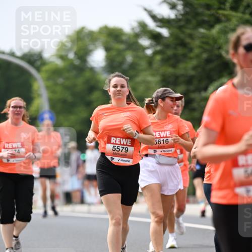 15.06.2025 - REWE Women's Run Dr. Thomas Lammeyer http://msf.ph/oto/7979026 15.06.2025 10:44:17 Laufen 5616, 5579, 4 meine-sportfotos.de