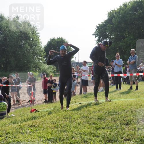 15.06.2025 - 27. Vierlanden-Triathlon KatJ http://msf.ph/oto/7979043 15.06.2025 08:42:16 Schwimmen 71, 121, 128, 135, 191 meine-sportfotos.de