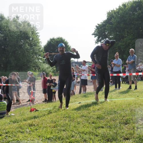 15.06.2025 - 27. Vierlanden-Triathlon KatJ http://msf.ph/oto/7979046 15.06.2025 08:42:16 Schwimmen 71, 121, 128, 135, 191 meine-sportfotos.de