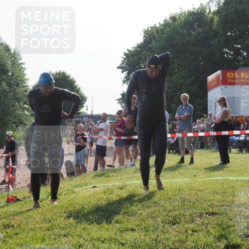 15.06.2025 - 27. Vierlanden-Triathlon KatJ http://msf.ph/oto/7979054 15.06.2025 08:42:17 Schwimmen 71, 121, 128, 135, 191 meine-sportfotos.de