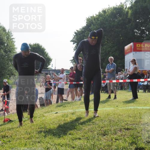 15.06.2025 - 27. Vierlanden-Triathlon KatJ http://msf.ph/oto/7979057 15.06.2025 08:42:17 Schwimmen 71, 121, 128, 135, 191 meine-sportfotos.de
