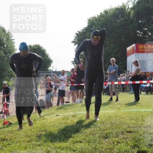 15.06.2025 - 27. Vierlanden-Triathlon KatJ http://msf.ph/oto/7979060 15.06.2025 08:42:17 Schwimmen 71, 121, 128, 135, 191 meine-sportfotos.de