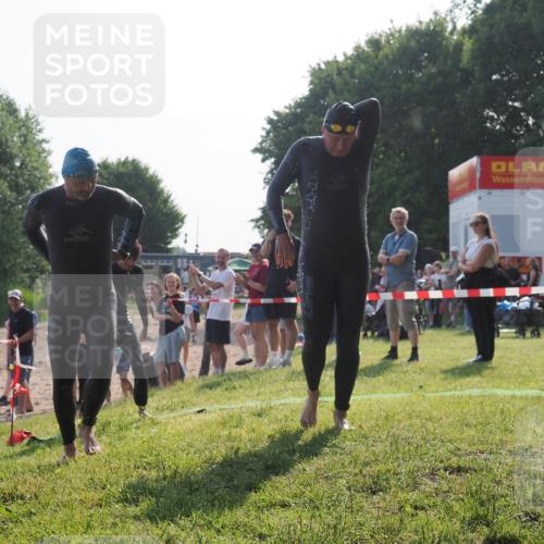 15.06.2025 - 27. Vierlanden-Triathlon KatJ http://msf.ph/oto/7979063 15.06.2025 08:42:17 Schwimmen 71, 121, 128, 135, 191 meine-sportfotos.de