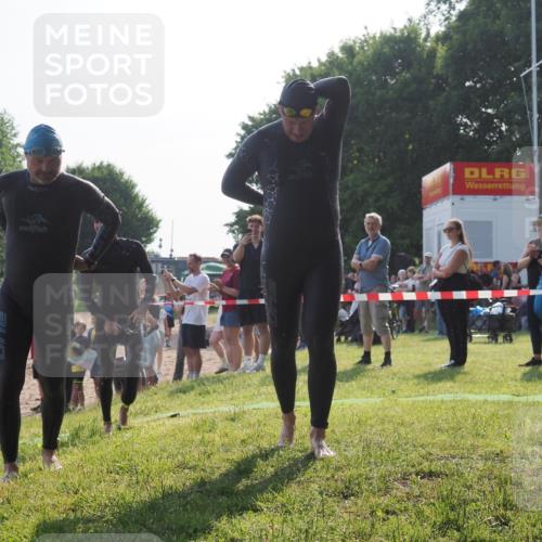15.06.2025 - 27. Vierlanden-Triathlon KatJ http://msf.ph/oto/7979066 15.06.2025 08:42:18 Schwimmen 71, 121, 128, 135, 191 meine-sportfotos.de