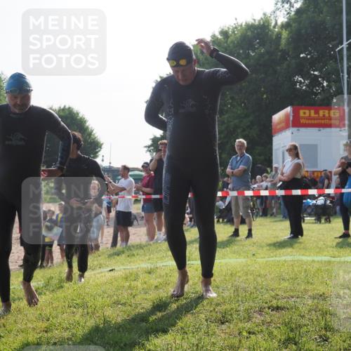 15.06.2025 - 27. Vierlanden-Triathlon KatJ http://msf.ph/oto/7979073 15.06.2025 08:42:18 Schwimmen 71, 121, 128, 135, 191 meine-sportfotos.de
