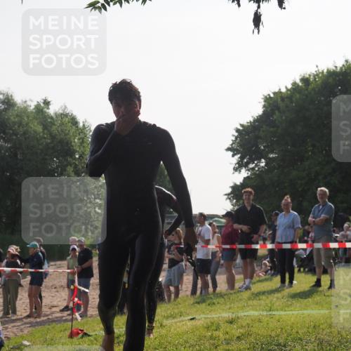 15.06.2025 - 27. Vierlanden-Triathlon KatJ http://msf.ph/oto/7979080 15.06.2025 08:42:21 Schwimmen 71, 121, 135, 191 meine-sportfotos.de
