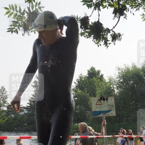15.06.2025 - 27. Vierlanden-Triathlon KatJ http://msf.ph/oto/7979091 15.06.2025 08:42:24 Schwimmen 71, 135, 191 meine-sportfotos.de