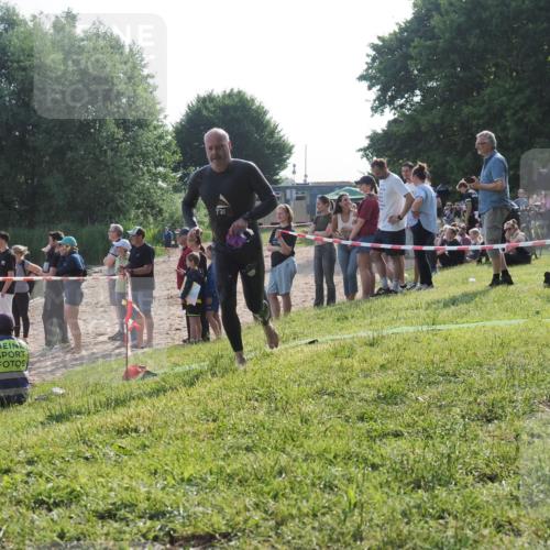 15.06.2025 - 27. Vierlanden-Triathlon KatJ http://msf.ph/oto/7979111 15.06.2025 08:42:53 Schwimmen 137, 154 meine-sportfotos.de