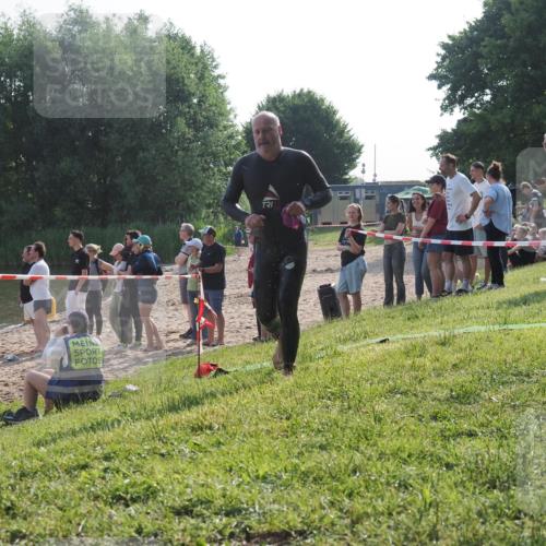 15.06.2025 - 27. Vierlanden-Triathlon KatJ http://msf.ph/oto/7979120 15.06.2025 08:42:53 Schwimmen 137, 154 meine-sportfotos.de
