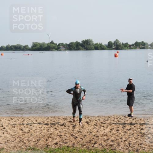21.06.2025 - 27. Vierlanden-Triathlon MichiJ http://msf.ph/oto/7979133 15.06.2026 08:53:45 Schwimmen 202 meine-sportfotos.de