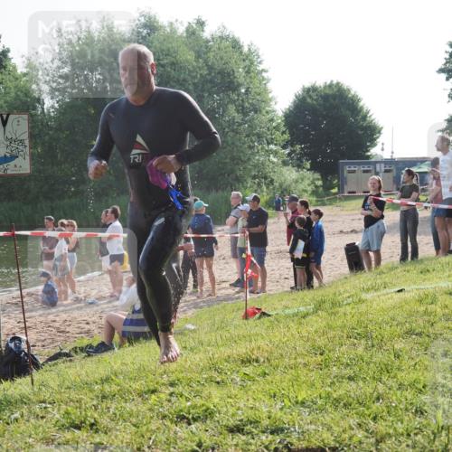 15.06.2025 - 27. Vierlanden-Triathlon KatJ http://msf.ph/oto/7979135 15.06.2025 08:42:54 Schwimmen 137, 154 meine-sportfotos.de