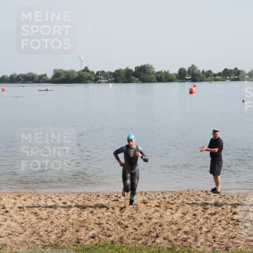 21.06.2025 - 27. Vierlanden-Triathlon MichiJ http://msf.ph/oto/7979136 15.06.2026 08:53:45 Schwimmen 202 meine-sportfotos.de