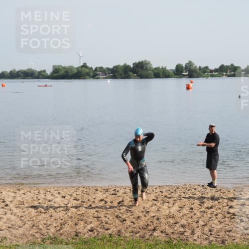 21.06.2025 - 27. Vierlanden-Triathlon MichiJ http://msf.ph/oto/7979145 15.06.2026 08:53:46 Schwimmen 202 meine-sportfotos.de