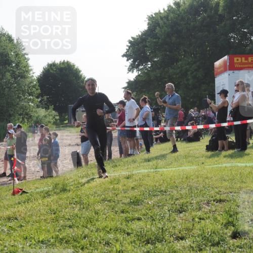 15.06.2025 - 27. Vierlanden-Triathlon KatJ http://msf.ph/oto/7979147 15.06.2025 08:43:02 Schwimmen 18, 72, 137, 154 meine-sportfotos.de