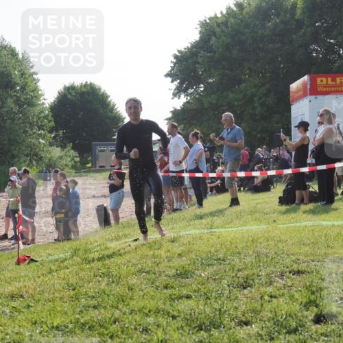 15.06.2025 - 27. Vierlanden-Triathlon KatJ http://msf.ph/oto/7979152 15.06.2025 08:43:02 Schwimmen 18, 72, 137, 154 meine-sportfotos.de