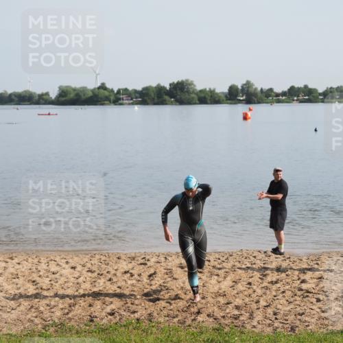 21.06.2025 - 27. Vierlanden-Triathlon MichiJ http://msf.ph/oto/7979156 15.06.2026 08:53:46 Schwimmen 202 meine-sportfotos.de