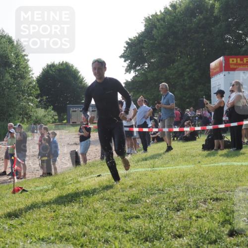 15.06.2025 - 27. Vierlanden-Triathlon KatJ http://msf.ph/oto/7979161 15.06.2025 08:43:03 Schwimmen 18, 72, 137 meine-sportfotos.de