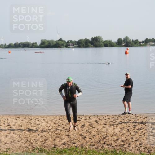 21.06.2025 - 27. Vierlanden-Triathlon MichiJ http://msf.ph/oto/7979176 15.06.2026 08:54:49 Schwimmen 108 meine-sportfotos.de