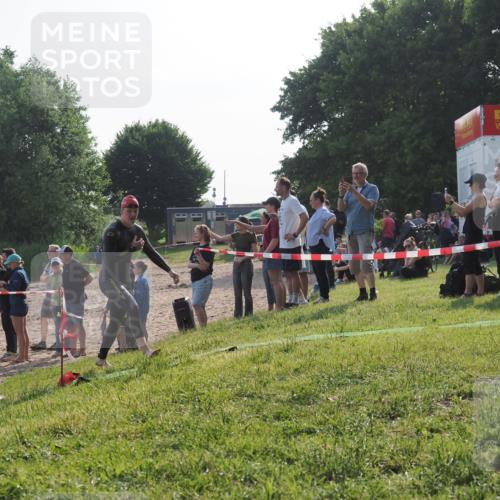 15.06.2025 - 27. Vierlanden-Triathlon KatJ http://msf.ph/oto/7979180 15.06.2025 08:43:06 Schwimmen 18, 72, 100, 137 meine-sportfotos.de