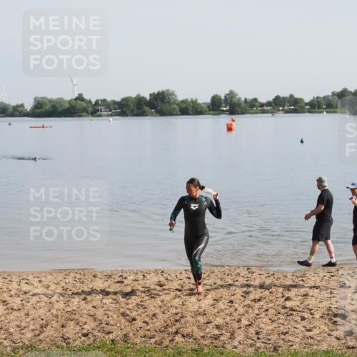 21.06.2025 - 27. Vierlanden-Triathlon MichiJ http://msf.ph/oto/7979199 15.06.2026 08:55:36 Schwimmen 225 meine-sportfotos.de