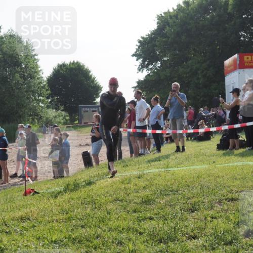 15.06.2025 - 27. Vierlanden-Triathlon KatJ http://msf.ph/oto/7979212 15.06.2025 08:43:08 Schwimmen 18, 72, 100, 139 meine-sportfotos.de