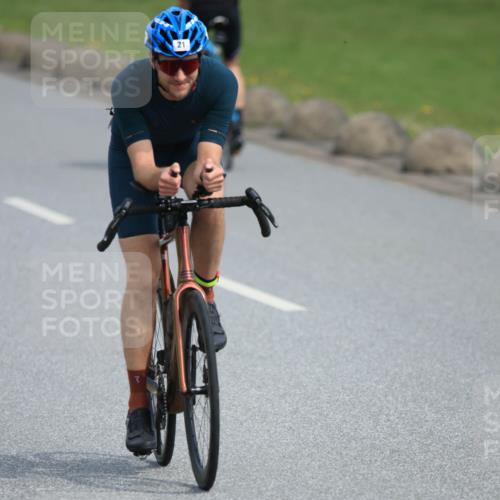 15.06.2025 - 27. Vierlanden-Triathlon H.Heesch http://msf.ph/oto/7979214 15.06.2025 10:29:43 Radfahren 21, 61, 495, 558 meine-sportfotos.de