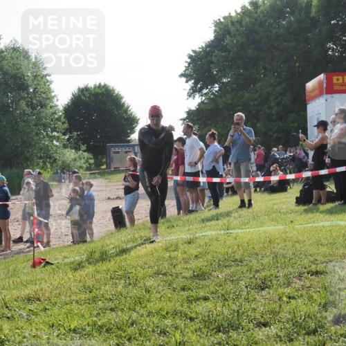 15.06.2025 - 27. Vierlanden-Triathlon KatJ http://msf.ph/oto/7979219 15.06.2025 08:43:08 Schwimmen 18, 72, 100, 139 meine-sportfotos.de